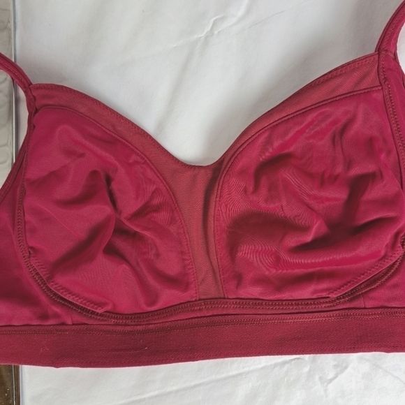 Lululemon Ta Ta Tamer II‎ (C-E cup)Bumble Berry - Picture 6 of 7